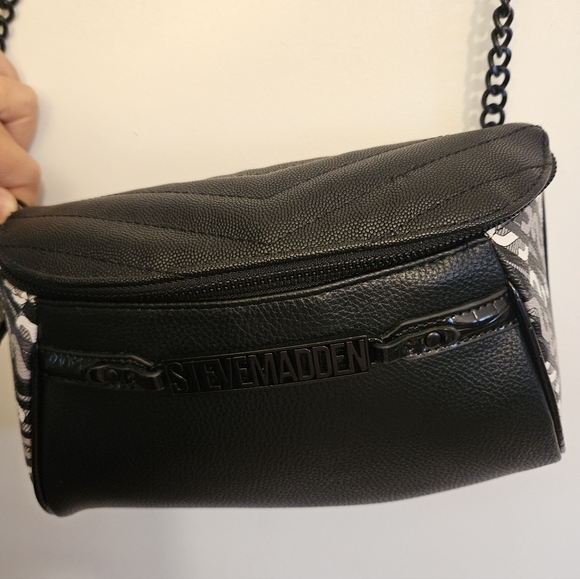 Steve Madden Handbags - Steve Madden Black Crossbody Bag